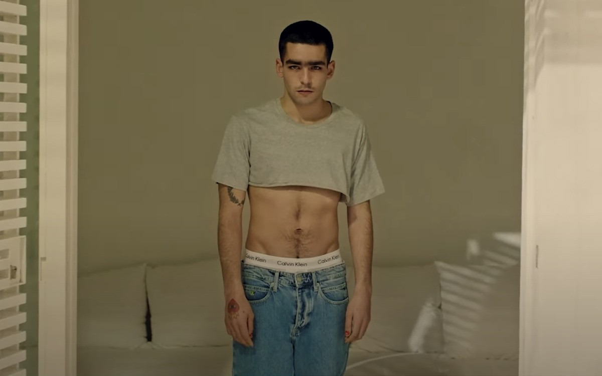 Quand Omar Ayuso sublime la collection Pride de Calvin Klein | 🌈