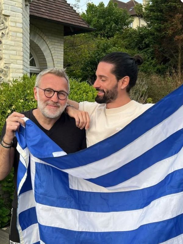 Hugo Manos s’est exprimé au sujet de sa relation avec Laurent Ruquier ce mardi 4 octobre dans l’émission « Touche pas à mon poste » et notamment sur sa décision de moins afficher publiquement son couple. 